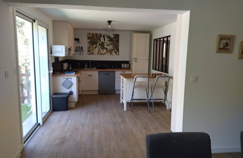 La Capelle-et-Masmolene Villa | Villa de plein pied climatisée, WiFi , piscine et grand jardin calme