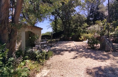 La Capelle-et-Masmolene Villa | Villa de plein pied climatisée, WiFi , piscine et grand jardin calme