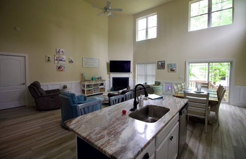 Millville Maison | Single home quiet neighborhood close to beach.