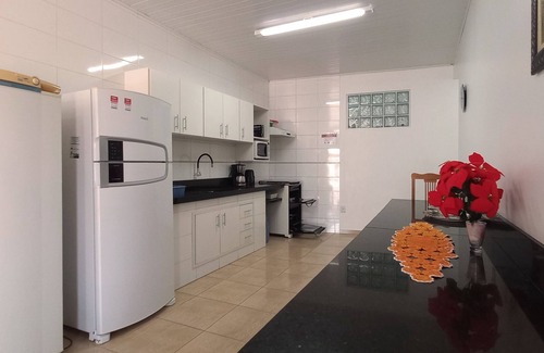 Capao da Canoa Maison | Maison individuelle sur le patio avec deux chambres et une connexion Wi-Fi à Capão Da Canoa