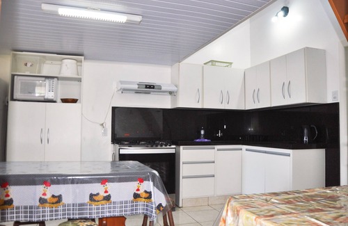 Capao da Canoa Maison | Maison individuelle sur le patio avec quatre chambres à coucher à Capão Da Canoa