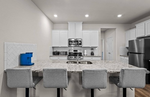 Lincoln Park Maison | Single-level Home Game Area Ideal for Long Stays