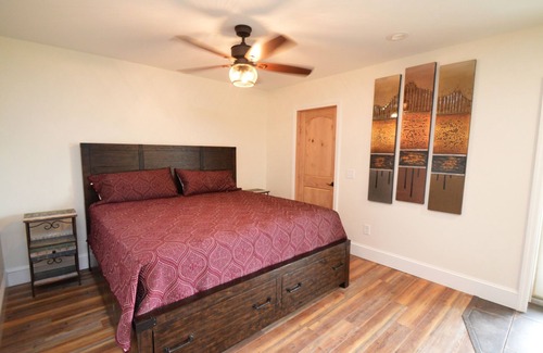 Oaks Corners Lit Et Petit-Déjeuner | Single Level Lakefront Paradise. Pool, Hot Tub, Kayaks and More. Sleeps 10 Adults