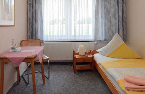 Sangerhausen Cottage | Chambre Simple 1 - Pension and Restaurant Rüssel-Pub