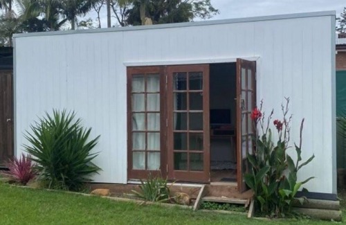 Fennell Bay Cabine | Single Room Cabin With Shower and Toilet, Separate Camp Kitchen and Laundry