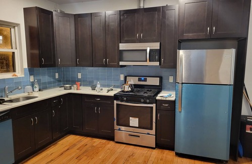 Jersey City Appartement | Single room in 3 BHK. Shared kitchen and shared bathroom with 2 more guests.