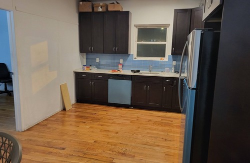 Jersey City Appartement | Single room in 3 BHK. Shared kitchen and shared bathroom with 2 more guests.