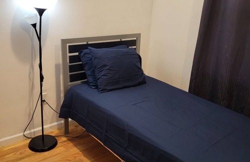 Jersey City Appartement | Single room in 3 BHK. Shared kitchen and shared bathroom with 2 more guests.