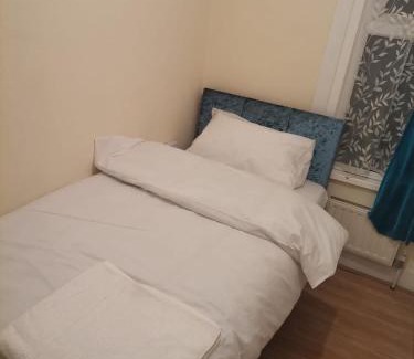 Goodmayes Maison | Single Room near London Seven Kings Train station