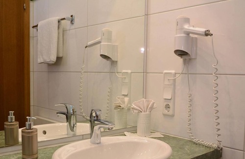 Gries im Sellrain Appartement | Chambre simple avec douche od. Bain, Toilettes - Landhaus Notburga