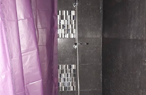 Birmingham Maison | chambre simple avec salle de bain partagée