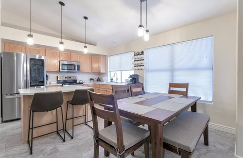 Avondale Maison | Single Story, Dog Friendly, Great Location Near Dining, Shopping + Major Sports Venues, BBQ, WIFI