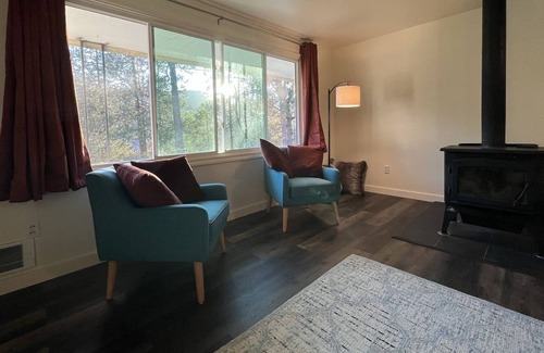 Oakridge Maison | Singletrack Shack Remodeled home in the center of Oakridge