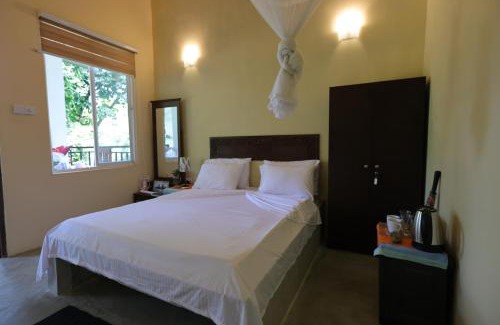 Kalawana Chalet De Ski | Sinharaja River Lodge
