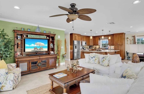 Key Colony Beach Maison | Sip Slidin' Hideaway