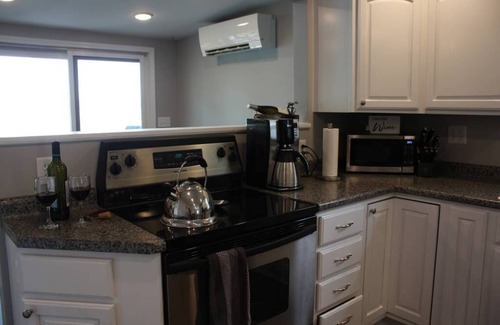 Valois Cottage | Dégustez, éclaboussez et détendez-vous au Falls View Cottage! Famille, visites de vignobles, voyage entre filles!