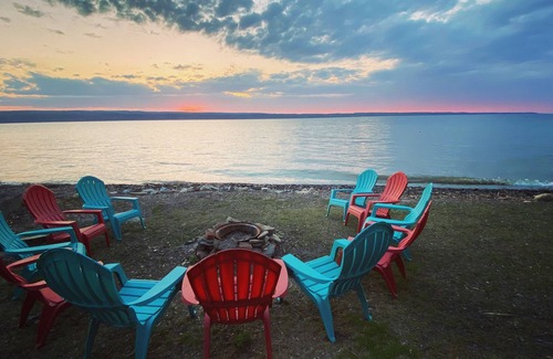 Valois Cottage | Dégustez, éclaboussez et détendez-vous au Falls View Cottage! Famille, visites de vignobles, voyage entre filles!