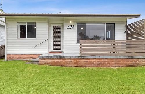 Batemans Bay Maison | Siris at The Bay - walk to the beach