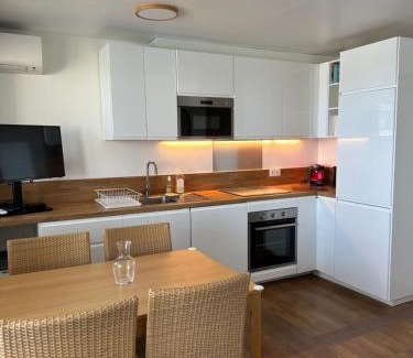La Croix des Gardes Appartement | Sisley 1061 - F2 Terrasse avec vue mer