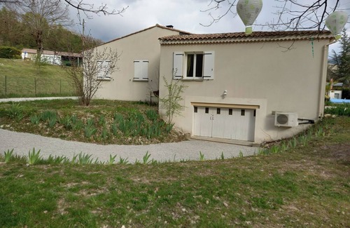 Noyers-sur-Jabron Villa | Sisteron Jabron valley architect-designed villa 2000m2 heated pool, 4 bedrooms