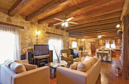 Paralia Porovitsis Maison | 4 chambres hébergement à Ano Platanos Akrata