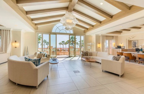 Newport Coast Station Balnéaire | Situated on a majestic bluff overlooking Laguna Beach and the Pacific Ocean