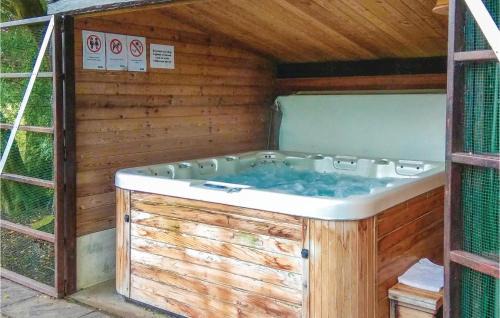 Lo-Reninge Maison | Six-Bedroom Holiday Home In Lo-Reninge