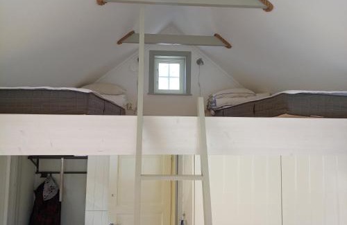 Floby Maison | Sjögårdens gästhus med sovloft