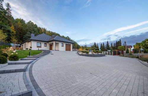 Baltow Villa | Skarbka House - luksusowy dom całoroczny z jacuzzi koło Bałtowa