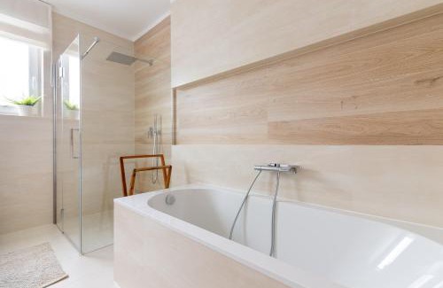 Baltow Villa | Skarbka House - luksusowy dom całoroczny z jacuzzi koło Bałtowa