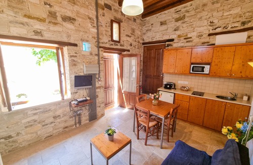 Skarinou Appartement | Skarinou's Landhouse Poolside Apartment