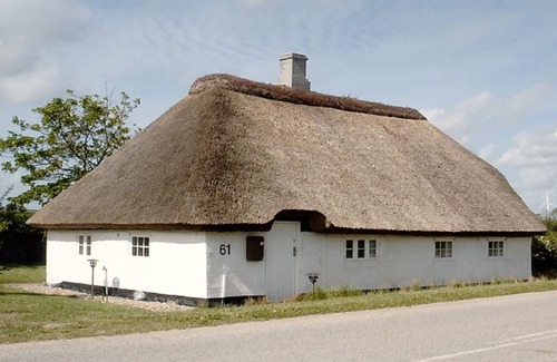 Nykobing Mors Cottage | Skarum, Mors. Beautiful thatchroofed holiday cottage located near the Limfjord