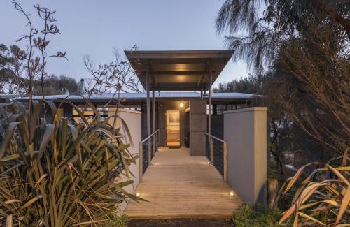 Skenes Creek Maison | Skenes Beach House Stunning Ocean Views Amongst A Natural Bush Setting
