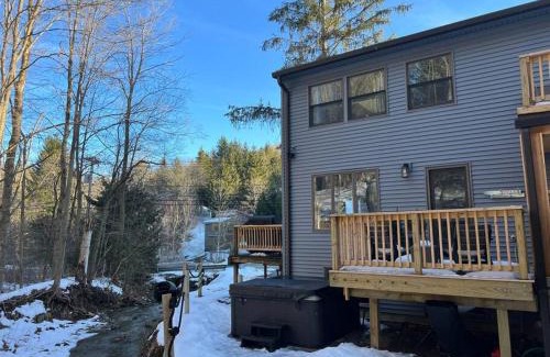 Ellicottville Maison | SKI Bike, Hike & Golf Townhouse w/Hot tub