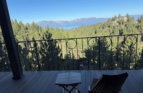 Upper Kingsbury Copropriété | Ski Bums hideout- The Eagle’s Nest with Fabulous Views of Lake Tahoe.Walk to Ski