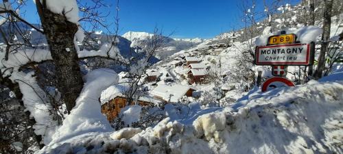 Great Alpine Road Chalet De Ski | Ski Chalet - Chez Helene Ski fb