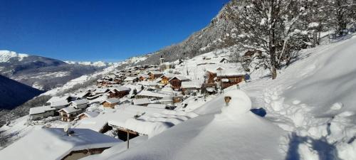 Great Alpine Road Chalet De Ski | Ski Chalet - Chez Helene Ski fb
