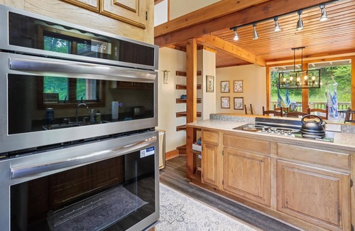 Northface Maison | Ski easiest access to Salamander Trail!