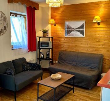 Chamrousse Appartement | Ski et détente à Chamrousse Sauna, piscine 6 pers, wifi et parking
