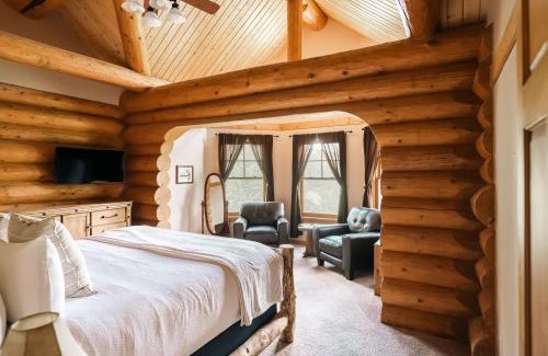Three Peaks Maison | Ski Hike Relax - Log Cabin with Views - Hot tub