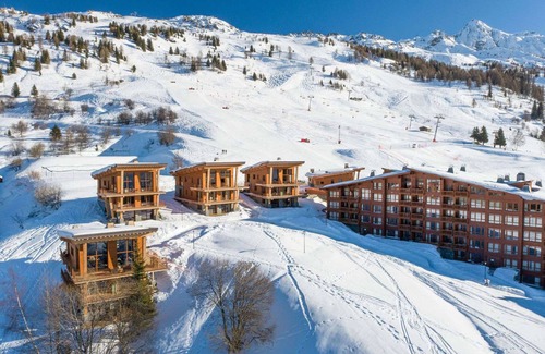 Arc-1800 Chalet De Ski | Ski-in chalet with spa and home cinema, 6 bedrooms, sleeps 14