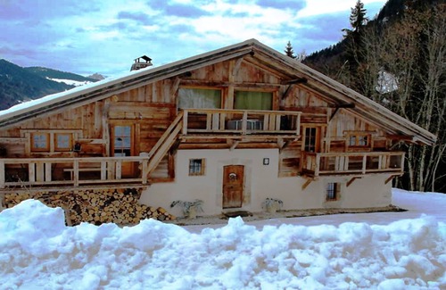 Praz-sur-Arly Chalet De Ski | SKI IN/OUT : Grand chalet rénové de 400m situé sur les pistes
