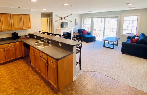 Hancock Copropriété | SKI-IN, SKI-OUT! LIFT and MT. VIEWS UNBEATABLE LOCATION for ALL SEASONS! Unit 1