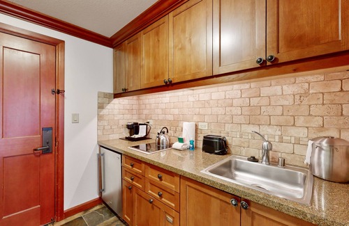 Olympic Valley Copropriété | Ski-in/ski-out Olympic Valley retreat with two adjacent units, pools, & hot tubs
