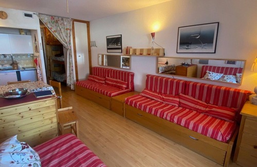 Montgenevre Appartement | Ski-in/ski-out studio for 6 with balcony, equipped kitchen
