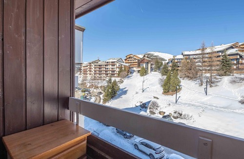 Eclose-Ouest Appartement | Studio avec mezzanine, retour skis aux pieds, proche remontée mécanique