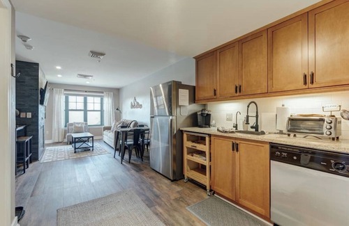 Vernon Copropriété | Ski-In/Ski-Out, Waterpark & Biking fun- Just Steps Away!