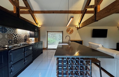Winewall Cabine | Ski lodge style chalet with hot tub and sauna