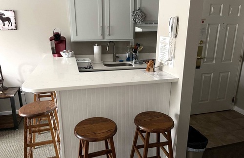 Hancock Appartement | Ski On Off 1st Flr Suite Sleeps 4 Jiminy Peak New - Redone, Must See Country Inn