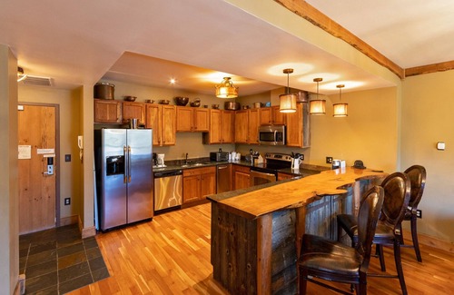 Hunter Copropriété | Ski on/Ski off, Convenient, Spacious & Extra Clean, Perfect for Large Families